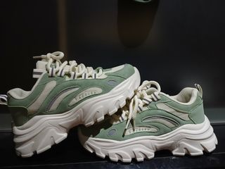 Zapatillas deportivas - verdes y blancas