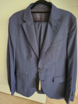 Traje Massimo Dutti azul marino.