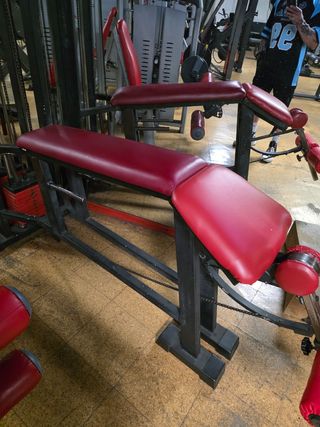 Máquina de femoral: gimnasio