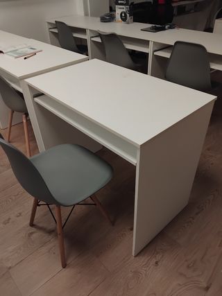 1 Mesa escritorio blancas con estante en Mataró