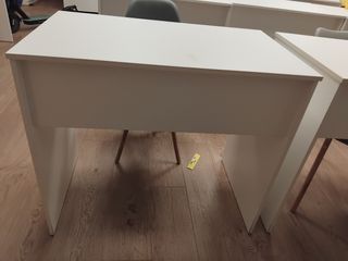 1 Mesa escritorio blancas con estante en Mataró