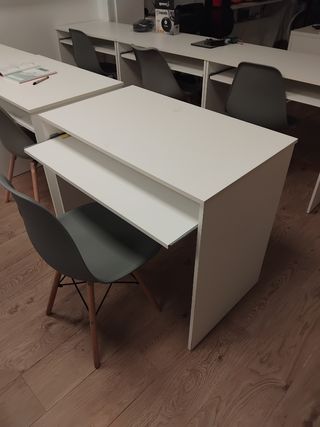 1 Mesa escritorio blancas con estante en Mataró