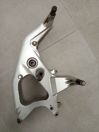 Soporte escape Yamaha X Max 2006