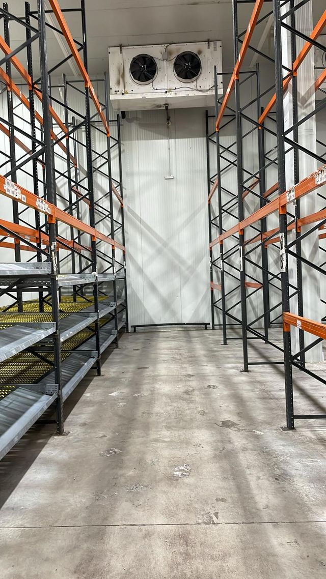 Nave industrial de frio en el polígono el Pibo