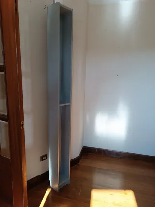 Estanteria vertical Ikea - marrón y gris