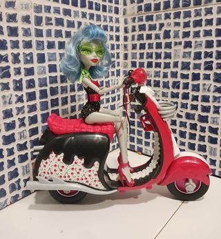Monster High Ghoulia Yelps & Moto