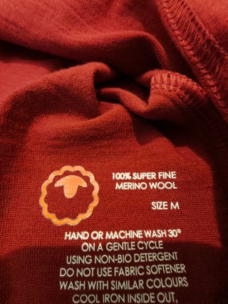 Polo,  Rojo de la marca Isobaa.