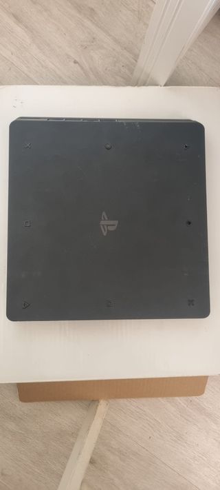 PS4 (PlayStation 4) negra