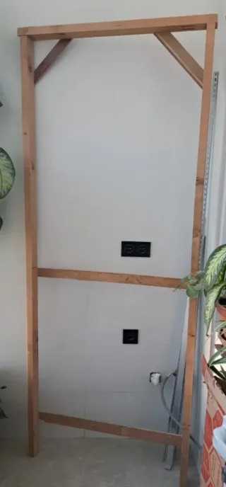 Marco de puerta de madera