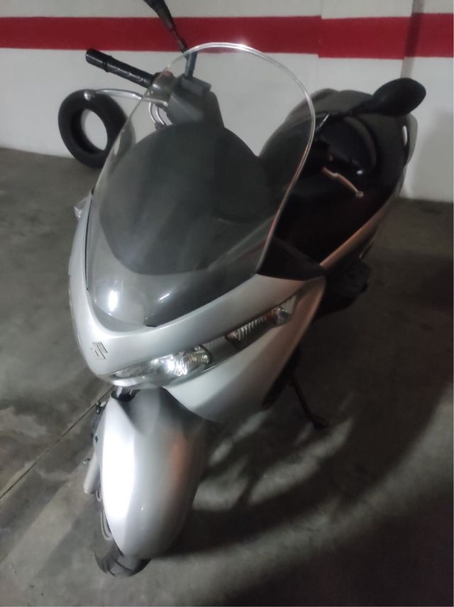 Suzuki Burgman 125 - Scooter