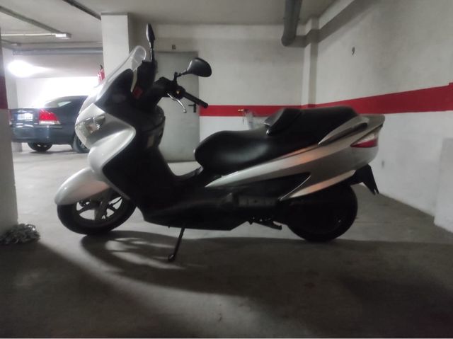 Suzuki Burgman 125 - Scooter