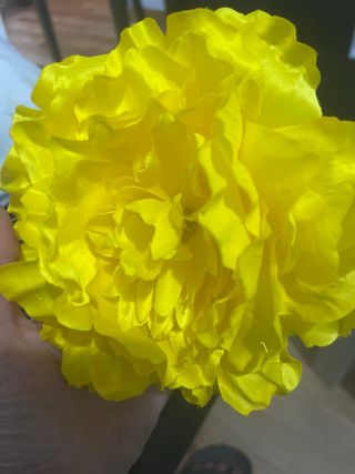 Flor flamenca amarilla grande