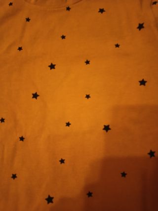 Maglietta Bershka giallo senape, con stelle