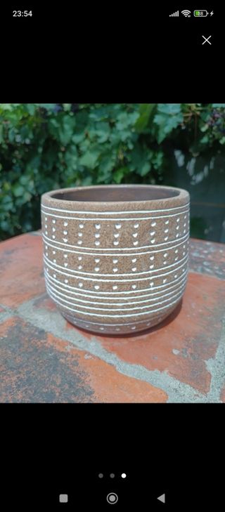 Maceta cerámica marrón y blanca