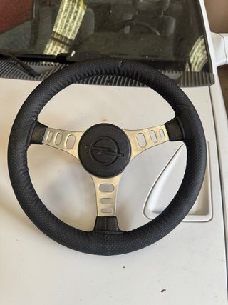 Volante Opel Manta deportivo