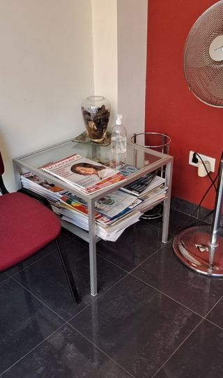 Mesa auxiliar metal y cristal