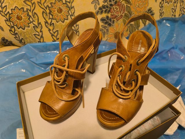 Zapatos marrones "gloria Ortiz"