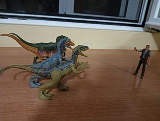 Figura Owen Grady Hammond collection y velocirrapt