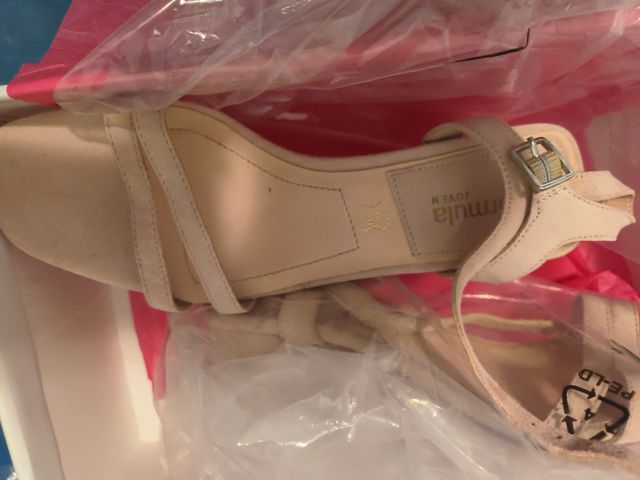 Sandalias beige mujer tacón bajo