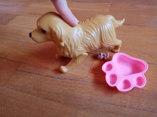 Perrita embarazada y cachorros similar a Barbie