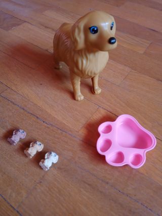 Perrita embarazada y cachorros similar a Barbie