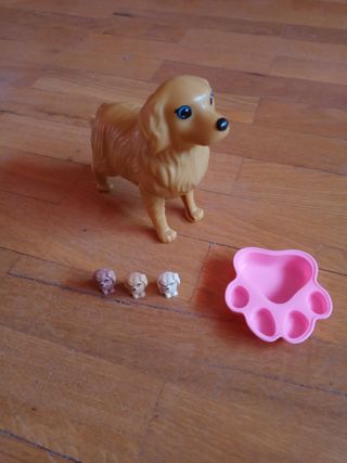 Perrita embarazada y cachorros similar a Barbie