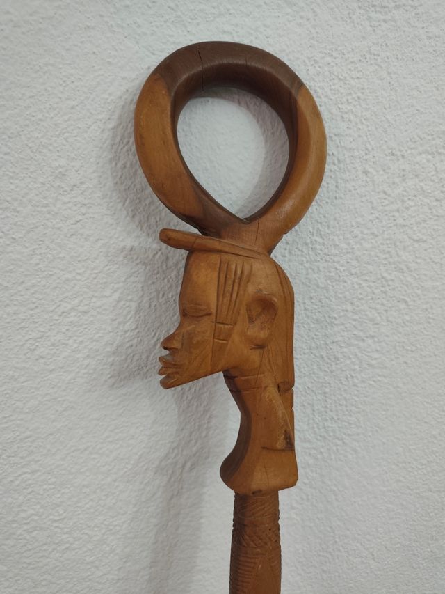 Bastón tallado artesanal