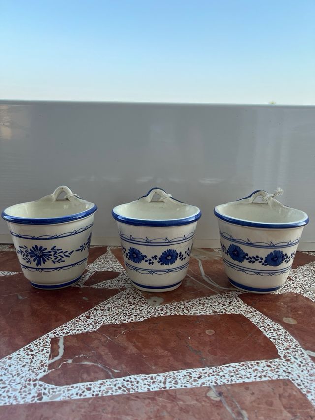 3 Maceteros cerámicos azules y blancos
