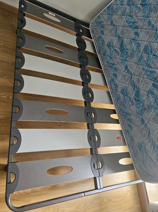 Somier + colchón 135cm. Impecable. Muy poco uso.