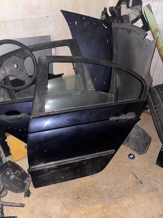 BMW E46 - Piezas: Puertas, capó, maletero...