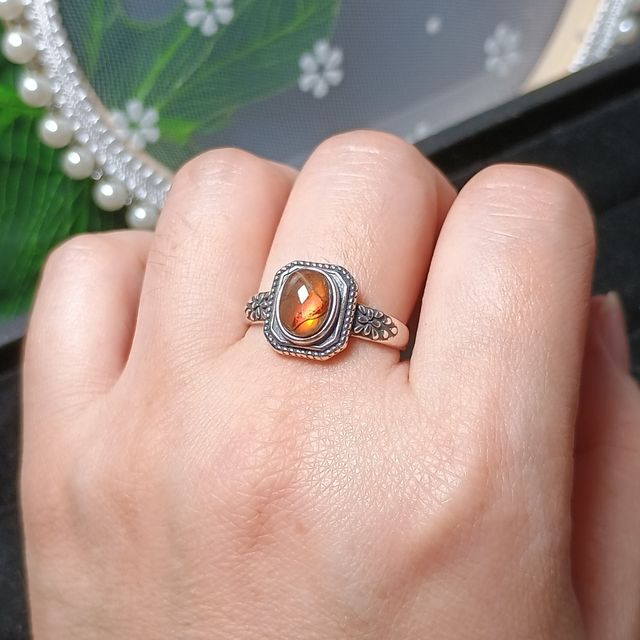 Anillo de plata Amolita natural