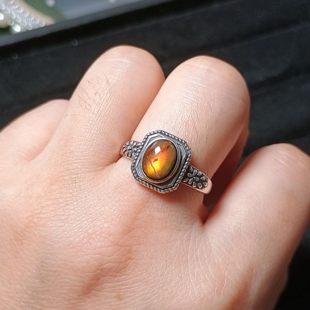 Anillo de plata Amolita natural