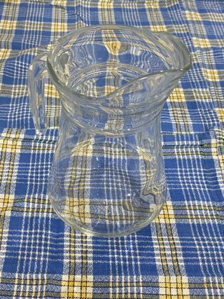Antigua jarra de cristal