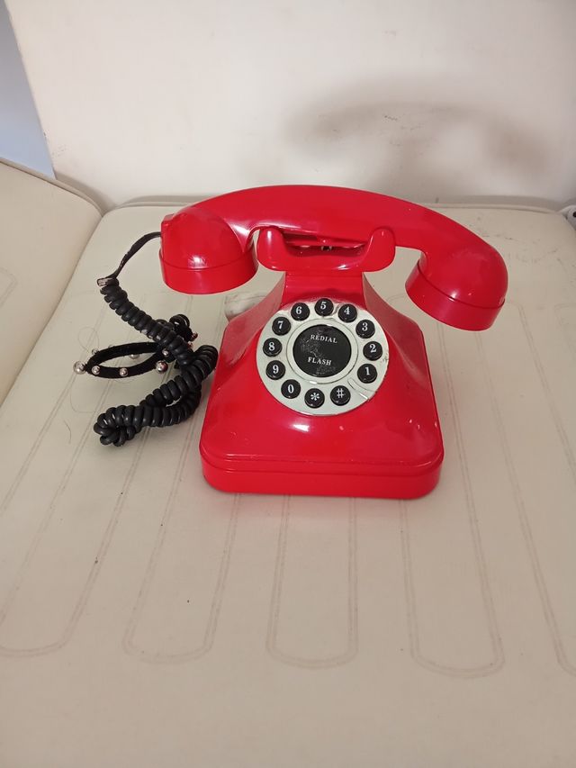 Teléfono rojo vintage