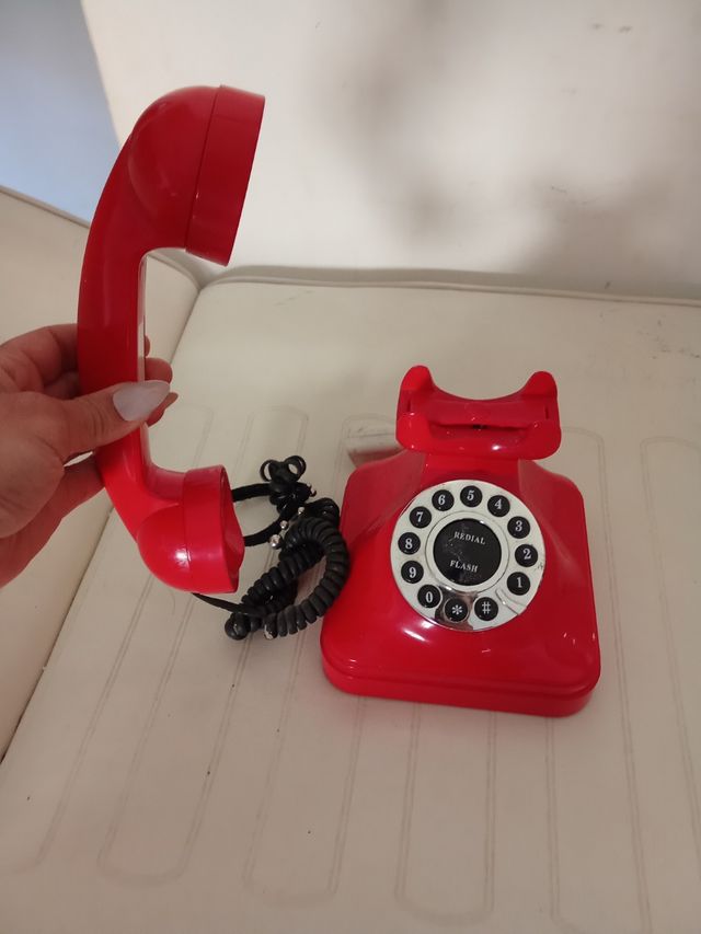 Teléfono rojo vintage