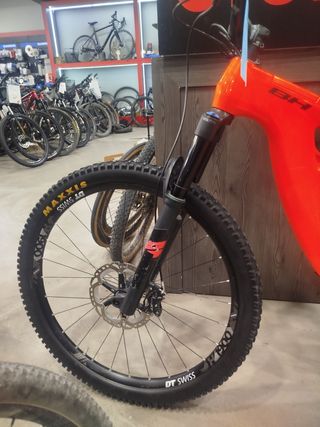 Bicicleta eléctrica BH Xtep Carbon 8.8 M