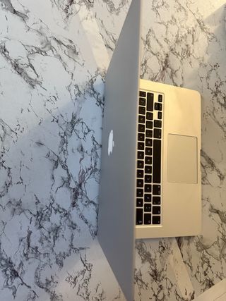 MacBook Air Apple Plata bateria con 90 ciclos 
