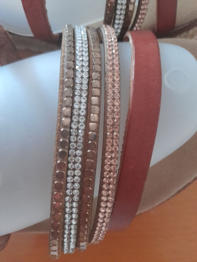 Sandalias cuña piel marrón