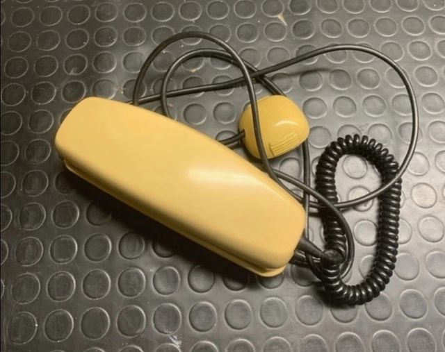 Teléfono antiguo beige