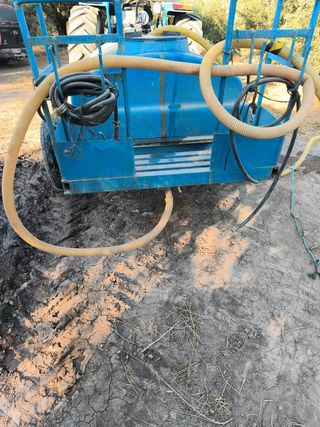 Cuba agua 1500L - Bomba - Remolque