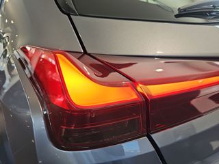 Lexus UX 2.0 250h Business
