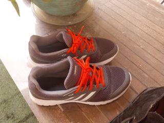 Zapatillas Adidas Grises y Naranjas