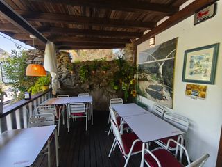 Se vende casa, con restaurante 