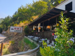 Se vende casa, con restaurante 