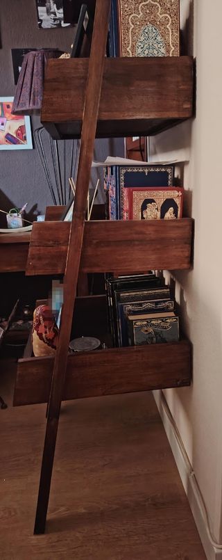 Estantería librería escalera madera.
