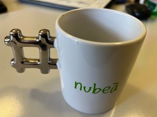 Tazza Nubea | Porcellana e metallo