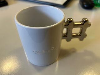Tazza Nubea | Porcellana e metallo