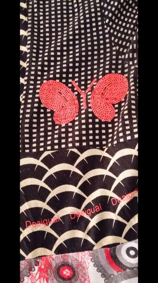 Vestido Desigual negro y rojo.