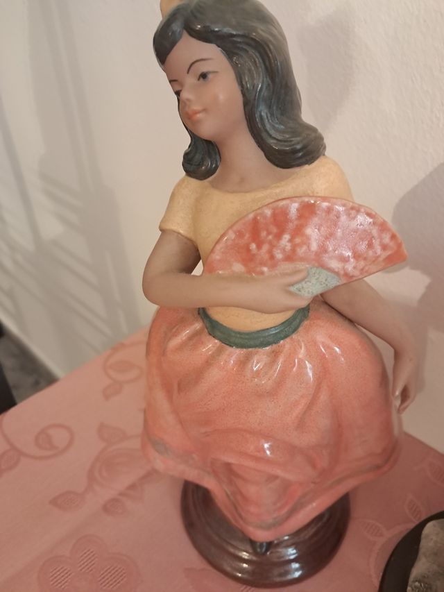 Figura cerámica: Bailarina con abanico