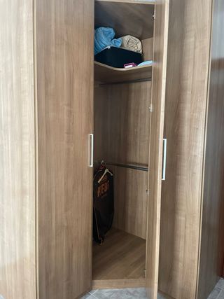 Armario rinconero madera marrón